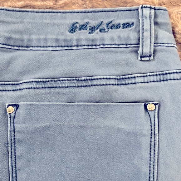 Ethyl Jeans - Size: 6, Light-Blue Jeans w/ Rhinestone Grommets - EUC - Picture 4 of 4